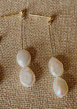 Load image into Gallery viewer, BAROQUE FRESHWATER NATURAL PEARL EARRINGS