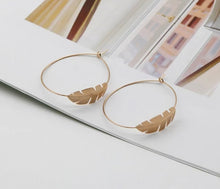 Load image into Gallery viewer, GOLD LEAF HOOP EARRINGS