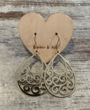 Load image into Gallery viewer, GOLD FILIGREE EARRINGS