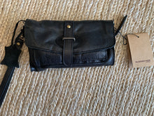Load image into Gallery viewer, AMELIA BLACK CLUTCH - RUGGED HIDE