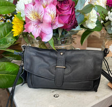 Load image into Gallery viewer, AMELIA BLACK CLUTCH - RUGGED HIDE