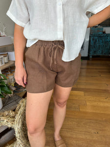 LITTLE LIES BRONTË SHORTS - MOCHA