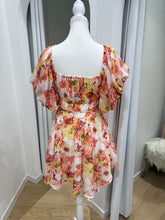 Load image into Gallery viewer, SUNSET FLORAL DRESS - PEACH