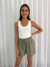 Load image into Gallery viewer, MACI LINEN SHORTS - KHAKI