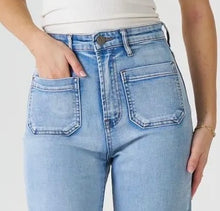 Load image into Gallery viewer, ANNIKA FRONT POCKET LIGHT DENIM JEANS