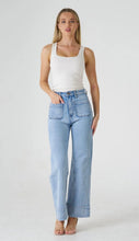 Load image into Gallery viewer, ANNIKA FRONT POCKET LIGHT DENIM JEANS