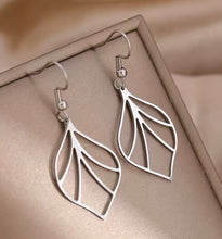 Load image into Gallery viewer, SILVER HOLLOW LEAF PENDANT EARRINGS