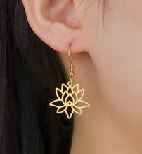 Load image into Gallery viewer, GOLD LOTUS FLOWER EARRINGS