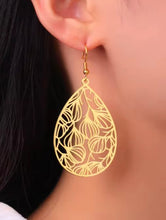 Load image into Gallery viewer, GOLD FILIGREE TEARDROP EARRINGS