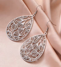Load image into Gallery viewer, SILVER FILIGREE TEARDROP EARRINGS