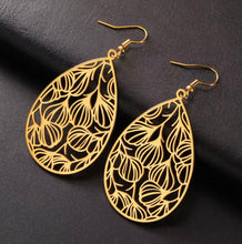 Load image into Gallery viewer, GOLD FILIGREE TEARDROP EARRINGS