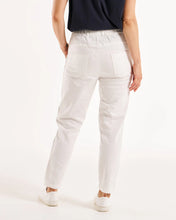 Load image into Gallery viewer, BROOKS STRETCH JEANS - WHITE