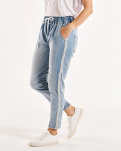 Load image into Gallery viewer, BROOKS STRETCH JEANS - WASHED BLUE