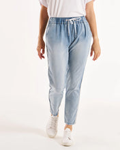 Load image into Gallery viewer, BROOKS STRETCH JEANS - WASHED BLUE