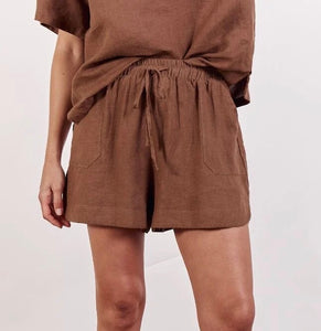 LITTLE LIES BRONTË SHORTS - MOCHA