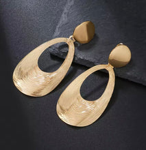 Load image into Gallery viewer, GOLD WATER DROP CLIP ON EARRINGS