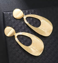Load image into Gallery viewer, GOLD WATER DROP CLIP ON EARRINGS