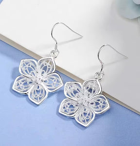SILVER FLOWER EARRINGS