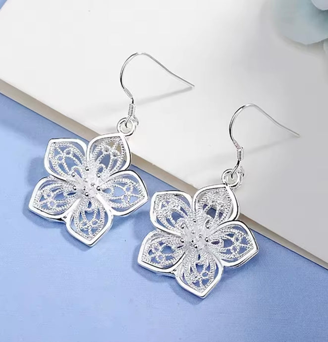 SILVER FLOWER EARRINGS