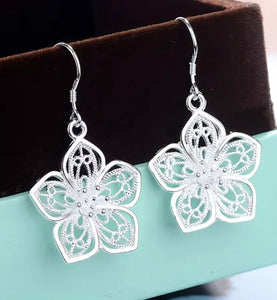 SILVER FLOWER EARRINGS