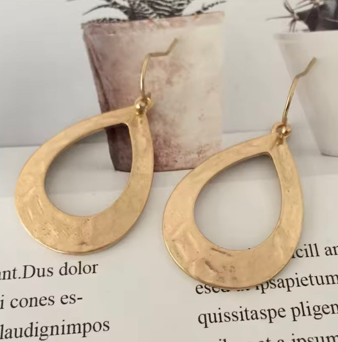 GEO OVAL GOLD EARRINGS