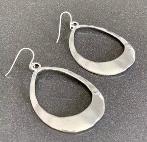 GEO OVAL SILVER EARRINGS