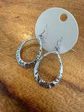 Load image into Gallery viewer, GEO OVAL SILVER EARRINGS