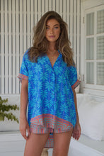 Load image into Gallery viewer, JAASE TAKE ME ON VACAY LOLA SHIRT