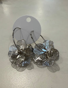 SILVER DOUBLE LAYER FLOWER HOOP EARRINGS