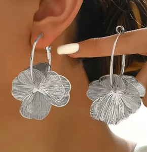 SILVER DOUBLE LAYER FLOWER HOOP EARRINGS