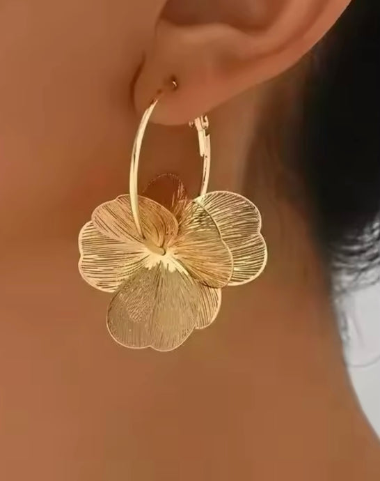 GOLD DOUBLE LAYER FLOWER HOOP EARRINGS