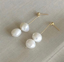 Load image into Gallery viewer, BAROQUE FRESHWATER NATURAL PEARL EARRINGS