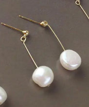 Load image into Gallery viewer, BAROQUE FRESHWATER NATURAL PEARL EARRINGS