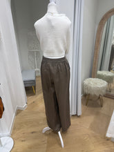 Load image into Gallery viewer, RUBY LINEN PANTS - COFFEE