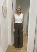 Load image into Gallery viewer, RUBY LINEN PANTS - COFFEE