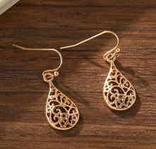 Load image into Gallery viewer, FILIGREE GOLD DANGLE EARRINGS