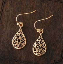 Load image into Gallery viewer, FILIGREE GOLD DANGLE EARRINGS