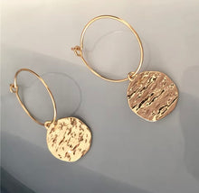 Load image into Gallery viewer, GOLD WATER SURFACE CIRCLE EARRINGS