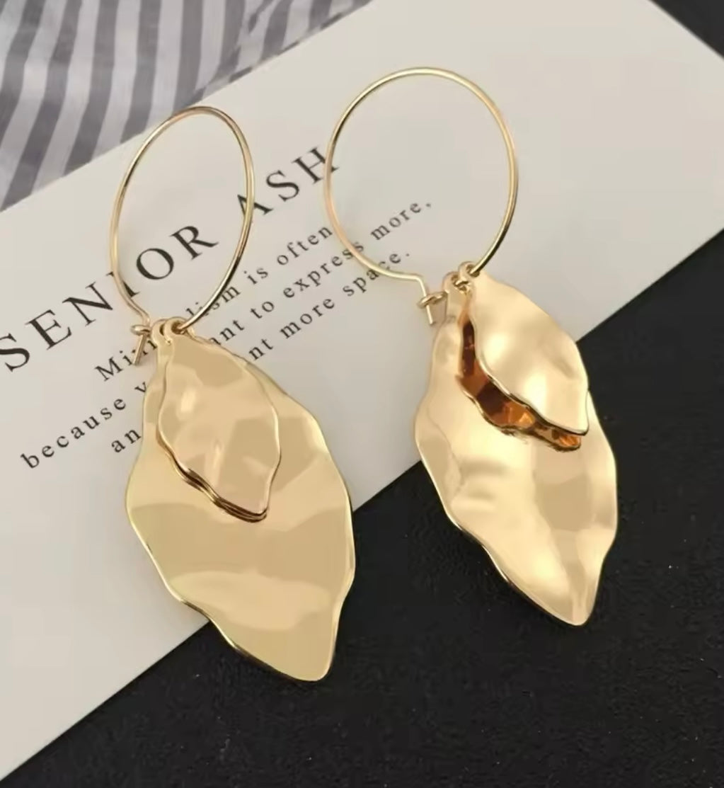 GOLD TWO LEAF CHARM DROP EARRINGS