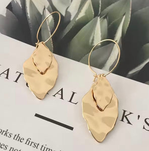 GOLD TWO LEAF CHARM DROP EARRINGS