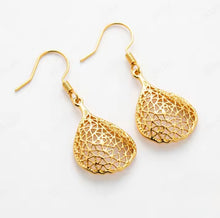 Load image into Gallery viewer, GOLD NET EARRINGS