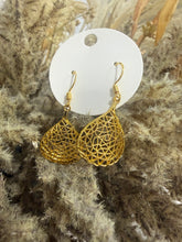Load image into Gallery viewer, GOLD NET EARRINGS