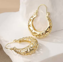 Load image into Gallery viewer, GOLD CARVED HOOP EARRINGS