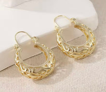 Load image into Gallery viewer, GOLD CARVED HOOP EARRINGS
