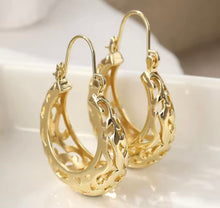 Load image into Gallery viewer, GOLD CARVED HOOP EARRINGS