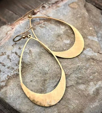 Load image into Gallery viewer, GOLD OVAL PENDANT EARRINGS