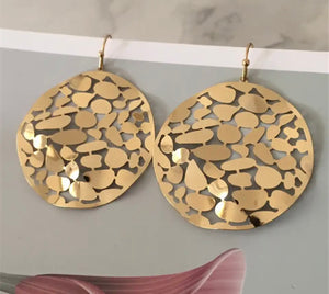 GOLD HOLLOW CARVED EARRINGS