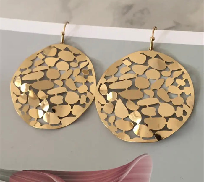 GOLD HOLLOW CARVED EARRINGS
