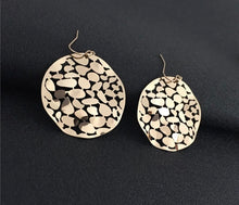 Load image into Gallery viewer, GOLD HOLLOW CARVED EARRINGS