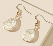 Load image into Gallery viewer, FLOWER RESIN TEAR DROP EARRINGS